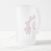 Spirale der rosa Elefanten. Spaß-Karikatur Mattglas Bierglas (VorderseiteRechts)