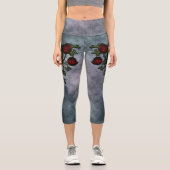Spiraled Splendor: Eine Rose Weingeschichte Capri Leggings (Vorderseite)