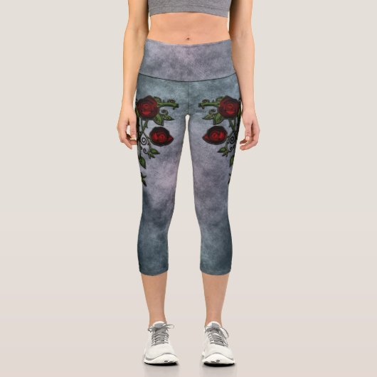 Spiraled Splendor: Eine Rose Weingeschichte Capri Leggings (Vorderseite)