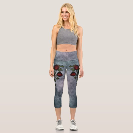 Spiraled Splendor: Eine Rose Weingeschichte Capri Leggings (Vorderseite)