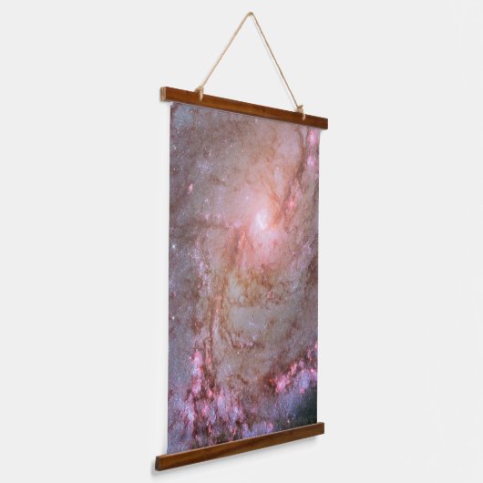 Spiralgalaxie M83, Ablaze mit Sternenbildung. Wandteppich Mit Holzrahmen (Gewinkelt)