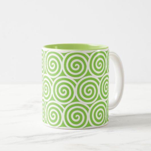 Spiralkreise drehen auf Grün und Weiß Zweifarbige Tasse (VorderseiteRechts)