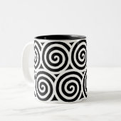 Spiralkreise wirbeln auf Schwarz und Weiß Zweifarbige Tasse (Vorderseite Links)