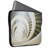 Spiralschwarz-weiße Treppe Laptopschutzhülle (Vorne Rechts)