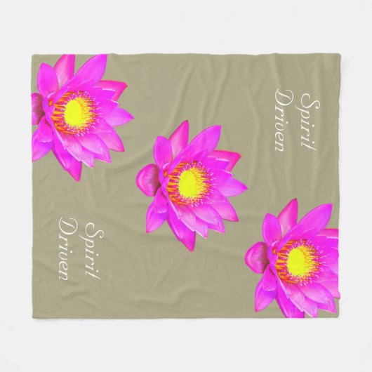 Spirit Driven Lotus Blume auf Sand Beige Fleecedecke (Vorderseite (Horizontal))