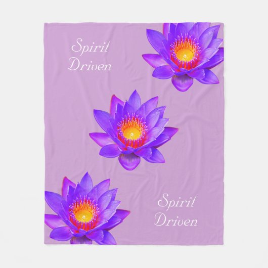 Spirit Driven Lotus Blume auf Violet Fleecedecke (Vorderseite)