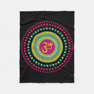 Spirituelles Mandala Yoga Om Symbol Rosa und Grün Fleecedecke
