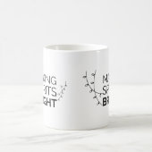 Spirituosen hell machen - Moderne Holiday Typograf Kaffeetasse (Mittel)