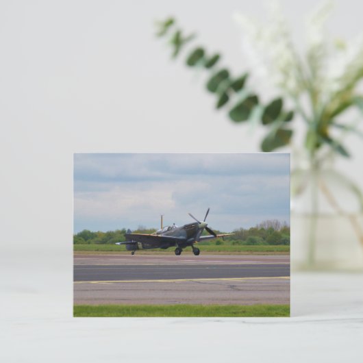 Spitfire auf der Rollbahn Postkarte (Stehend Vorderseite)
