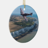 Spitfire über der englischen Küste Keramik Ornament (Rechts)