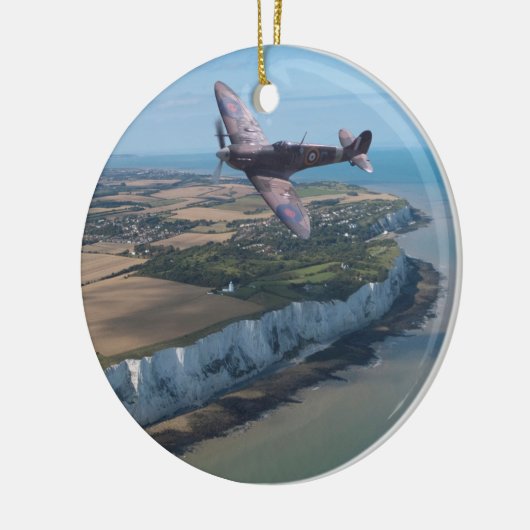 Spitfire über der englischen Küste Keramik Ornament (Links)