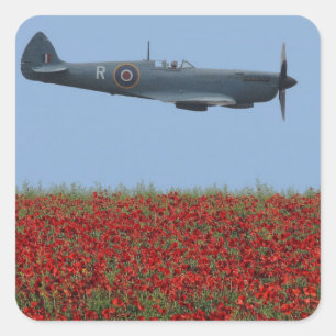 Spitfire und Poppies Quadratischer Aufkleber