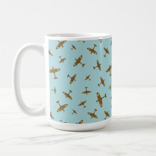 Spitfire War Flugzeug Muster auf Pastellblau Kaffeetasse (Links)
