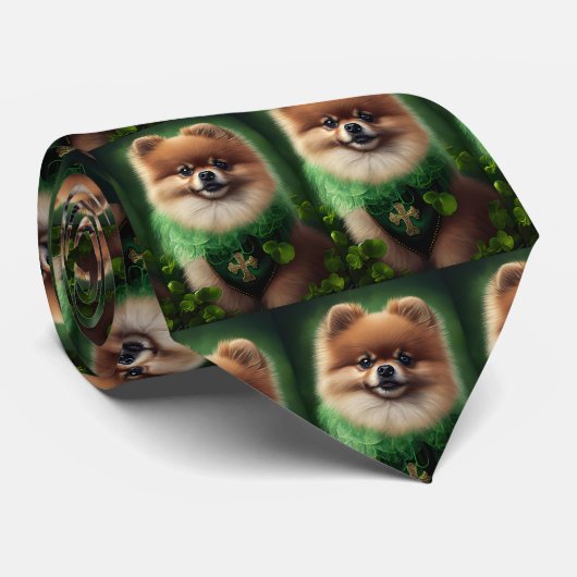 Spitz Dog in St. Patrick's Day Dress Krawatte (Gerollt)