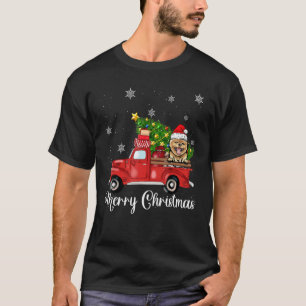Spitz Dog Riding Red Truck Weihnachtsbaum Xma T-Shirt