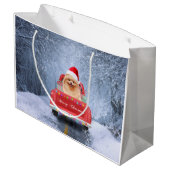 Spitz Hund im Schnee sitzen im Weihnachtswagen Große Geschenktüte (Rückseite Schrägansicht)