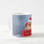 Spitz Hund im Schnee sitzen im Weihnachtswagen Kaffeetasse (Vorderseite Links)
