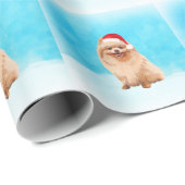 Spitz Hund sitzend am Weihnachtshut am Strand Geschenkpapier (Rolleneckpunkt)