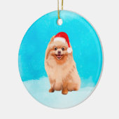Spitz Hund sitzend im Schnee Weihnachtshut Keramik Ornament (Links)