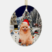 Spitz Hund sitzend in Schnee-Weihnachtsmannmütze-L Keramik Ornament (Rechts)