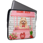 Spitz Hund Valentinstag Kissing-Stand Laptopschutzhülle (Vorne Rechts)