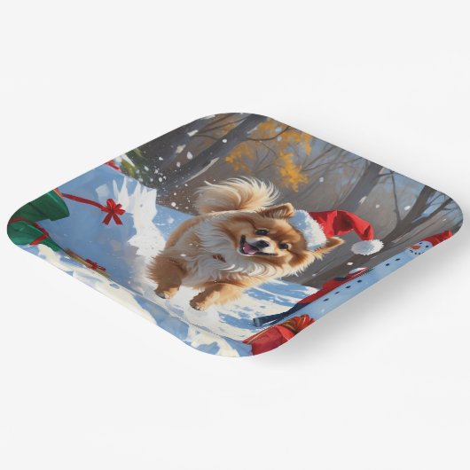 Spitz läuft im Schnee mit Weihnachtshut Pappteller (Gewinkelt)