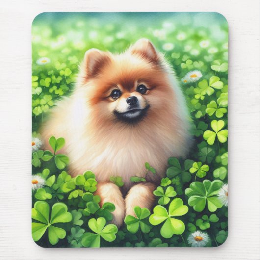 Spitz mit grünem Kleeblatt Mousepad (Vorne)
