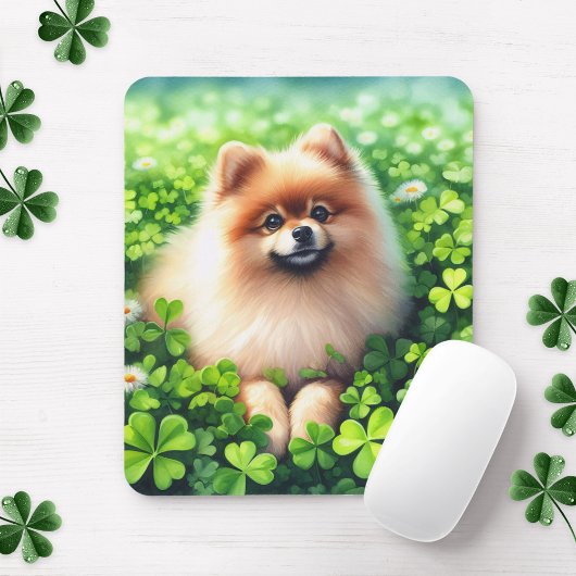 Spitz mit grünem Kleeblatt Mousepad