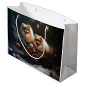 Spitz Snowy Sleigh Weihnachtsdekor Große Geschenktüte (Rückseite Schrägansicht)