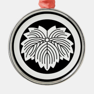 Spitzblättriger Efeu im Kreis Silbernes Ornament