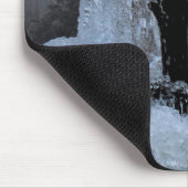 Spitze eines gefrorenen Springbrunnens Mousepad (Ecke)