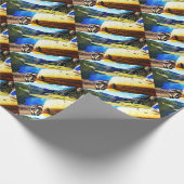 Spitze eines gelben Jeeps mit Bergen Geschenkpapier (Ecke)