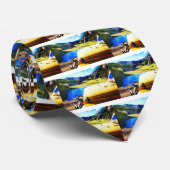 Spitze eines gelben Jeeps mit Bergen Krawatte (Gerollt)