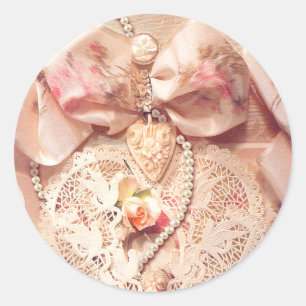 SPITZE-HERZ, ROSEN u. PERLEN durch SHARON SHARPE Runder Aufkleber