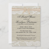 Spitze und Burlap mit Peach Bow Brautparty Einladung (Vorderseite)