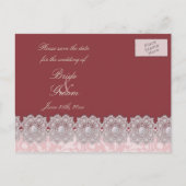 Spitze und Perlen Himbeere Save the Date Postkarte (Rückseite)