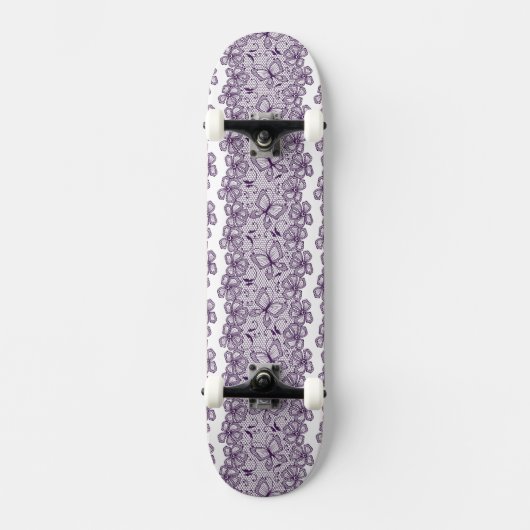 Spitzemuster mit Schmetterlingen Skateboard (Vorderseite)