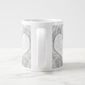 Spitzen-Herz-Hinzufügen von Text Jumbo-Tasse (Rückseite)
