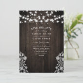 Spitzen- und Holzbalken leuchten rustikal Save the Date (Stehend Vorderseite)