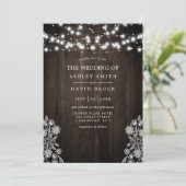 Spitzen und Holzbalken leuchten rustikale Hochzeit Einladung (Stehend Vorderseite)