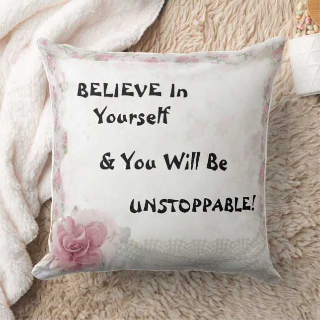 Spitzen und rosa, blumengeschmückte Kissen für sie (Decke)