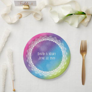 Spitzenfläche auf Regenbogenfarben Pappteller