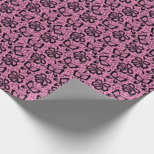 Spitzenmuster mit Schmetterlingen Geschenkpapier (Ecke)