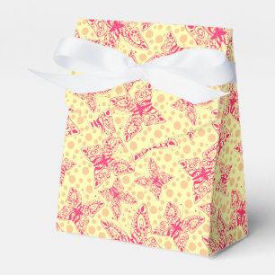Spitzenschmetterlinge auf gelbem Polka-Punkt Geschenkschachtel
