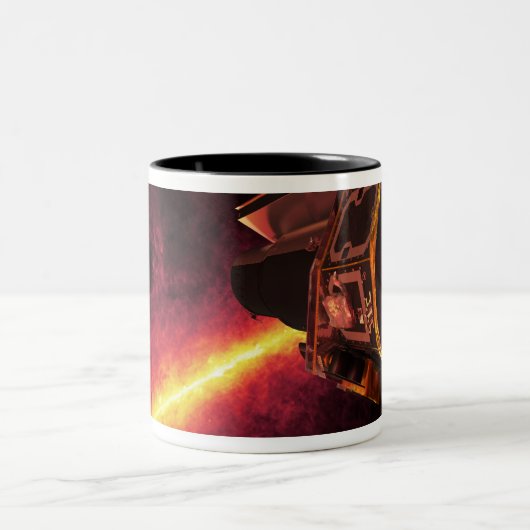 Spitzer gegen den Infrarothimmel gesehen Zweifarbige Tasse (Mittel)