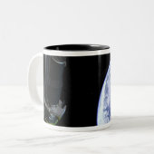 Spitzer startet kurz nach dem Start die Erde Zweifarbige Tasse (Vorderseite Links)