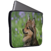 Spitzheadshot-Sitzen Laptopschutzhülle (Vorne Rechts)