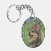 Spitzheadshot-Sitzen Schlüsselanhänger (Vorderseite links)