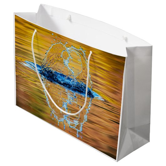 Splash auf einen Fall Abend Große Geschenktüte (Rückseite Schrägansicht)