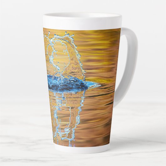 Splash auf einen Fall Abend Milchtasse (Rechte Ecke)